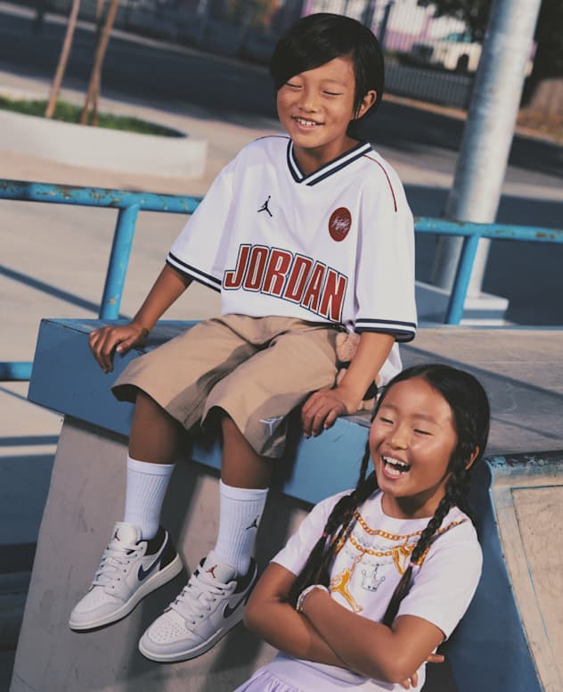 กำลังฮิต, ร้านค้าอย่างเป็นทางการของ Nike, slide 1 of 3