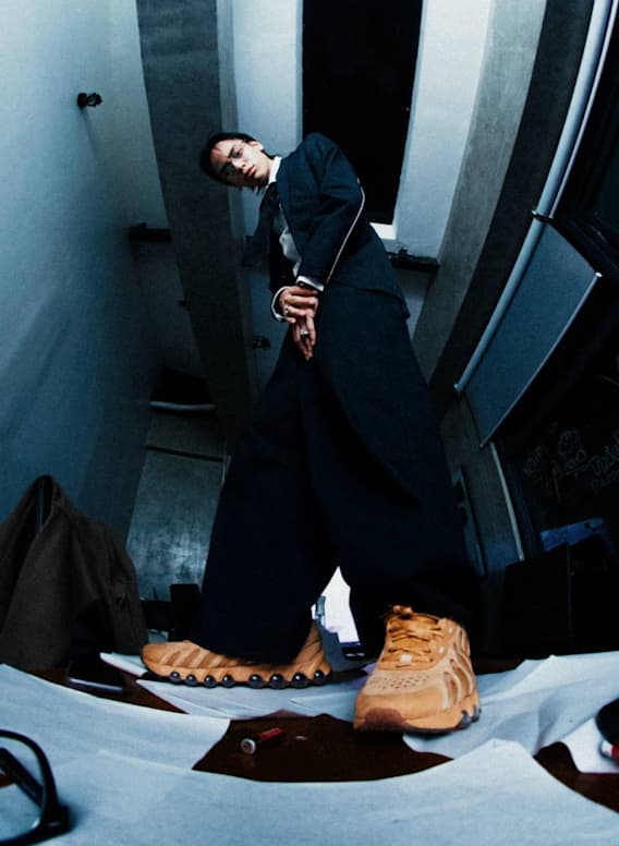 Air Max: Above The Influence, ชุดกีฬา Nike, slide 2 of 3