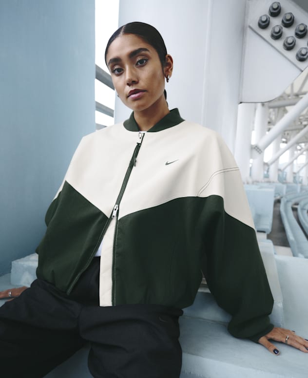 รองเท้า เสื้อผ้า และอุปกรณ์เสริมสำหรับสตรีจาก