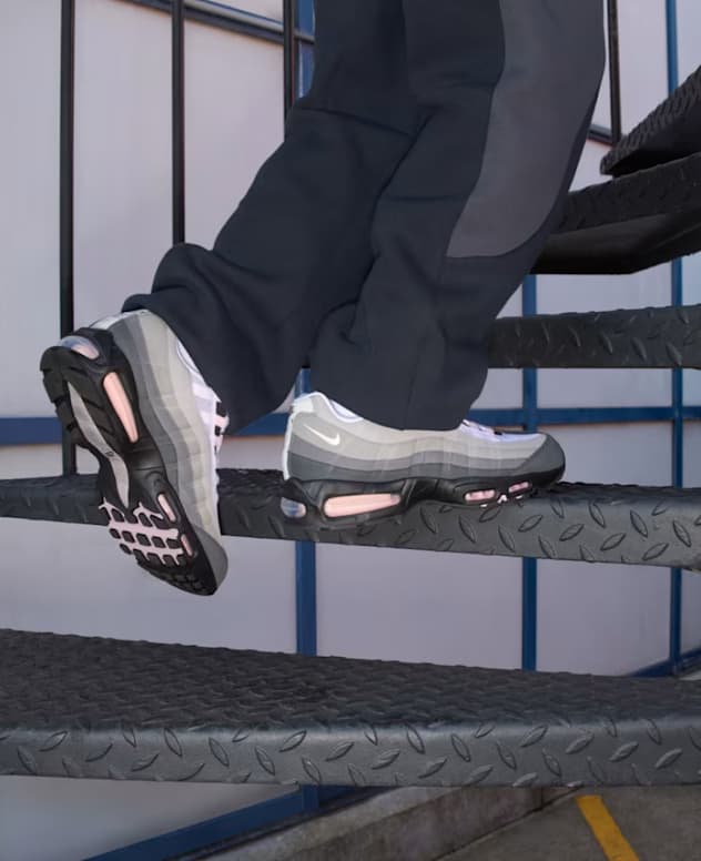 กำลังฮิต, ร้านค้าอย่างเป็นทางการของ Nike, slide 1 of 3