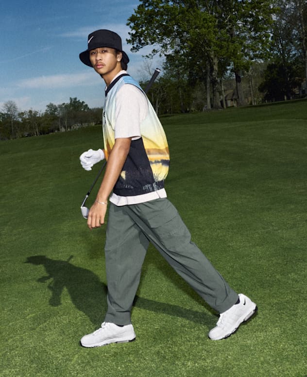 กำลังฮิต, ร้านค้าอย่างเป็นทางการของ Nike, slide 1 of 5