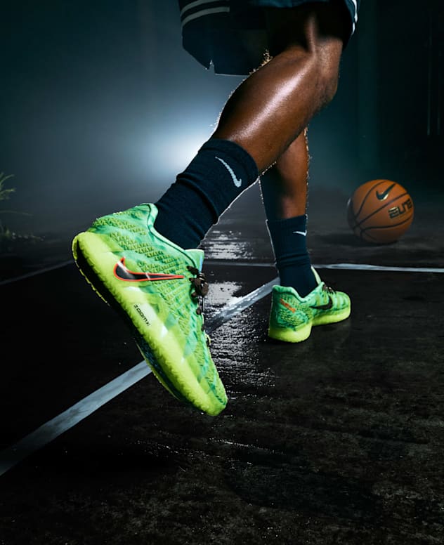 รองเท้า เสื้อผ้า และอุปกรณ์เสริม สำหรับบุรุษ