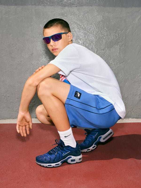 New & Featured, 나이키 키즈 신발, 의류 및 액세서리. NIKE.COM , slide 2 of 3