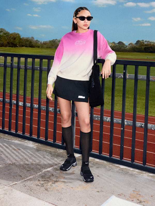 New & Featured, 나이키 키즈 신발, 의류 및 액세서리. NIKE.COM , slide 1 of 3