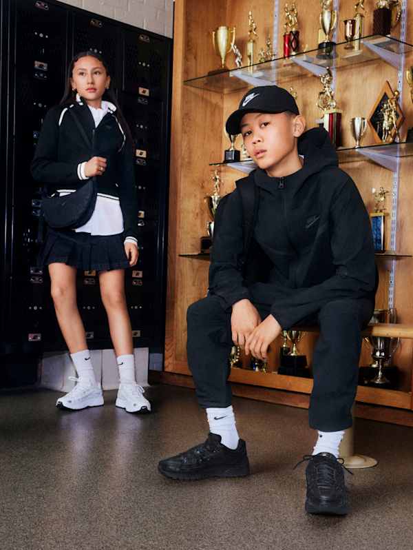 New & Featured, 나이키 키즈 신발, 의류 및 액세서리. NIKE.COM , slide 2 of 3