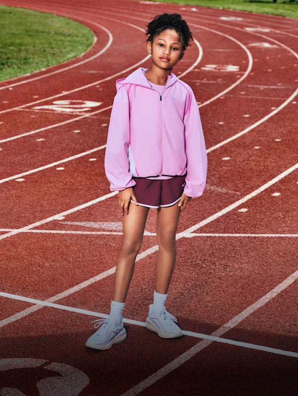 New & Featured, 나이키 키즈 신발, 의류 및 액세서리. NIKE.COM , slide 2 of 3