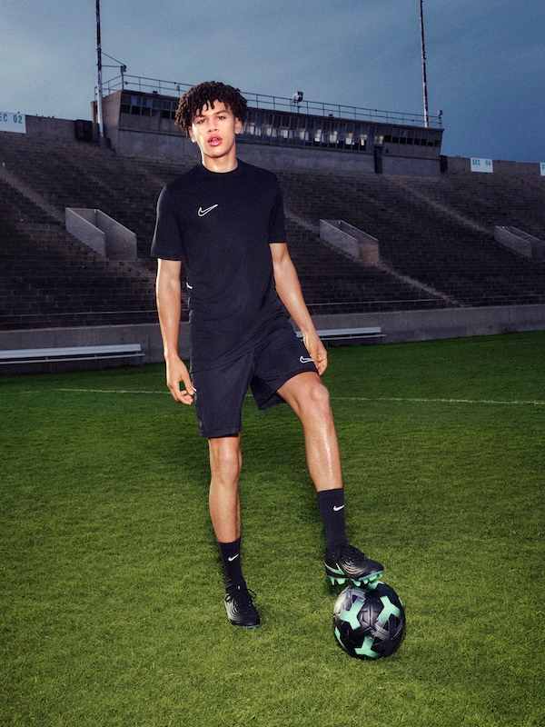 Tout pour ton sport, Nike. Just Do It, slide 4 of 4