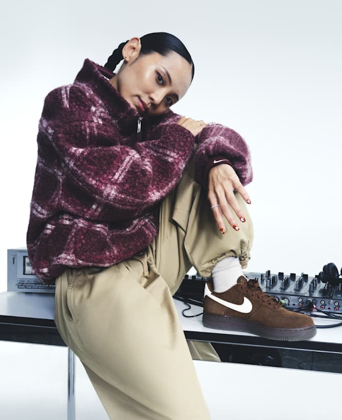 本季色彩, Nike 女鞋、服裝與配件, slide 2 of 3