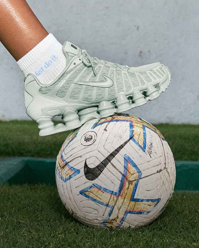 Básicos para el verano, Nike Teens: tu lugar para encontrar lo último en moda, inspiración y sentimientos de verdad , slide 3 of 6