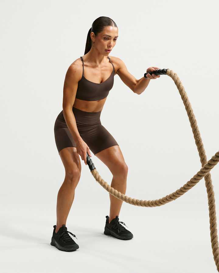 Compra equipo para cada forma de moverte, Te presentamos NikeSKIMS. Body Obsessed., slide 1 of 3