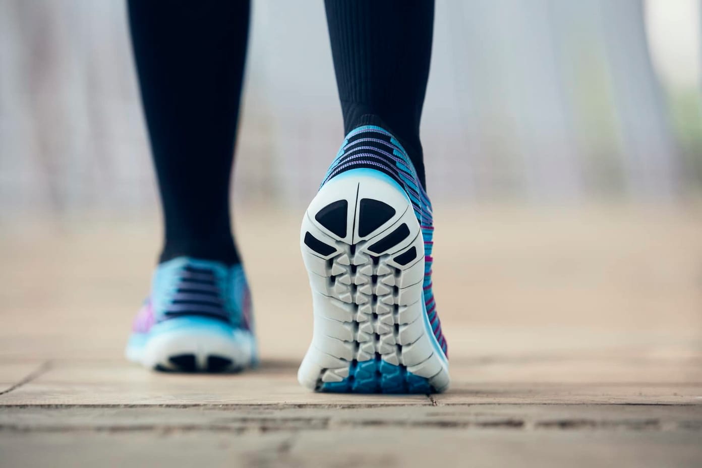 sneaker walking shoes