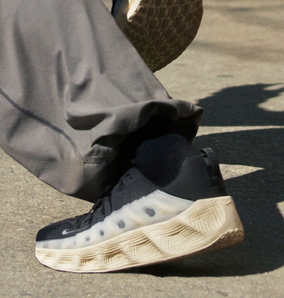 Nike Tech Woven. Libera todo tu potencial de movimiento.