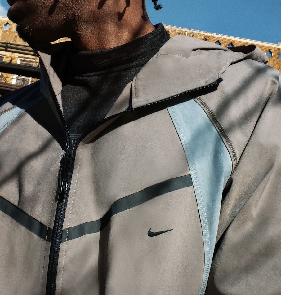 Nike Tech Woven. Libera todo tu potencial de movimiento.