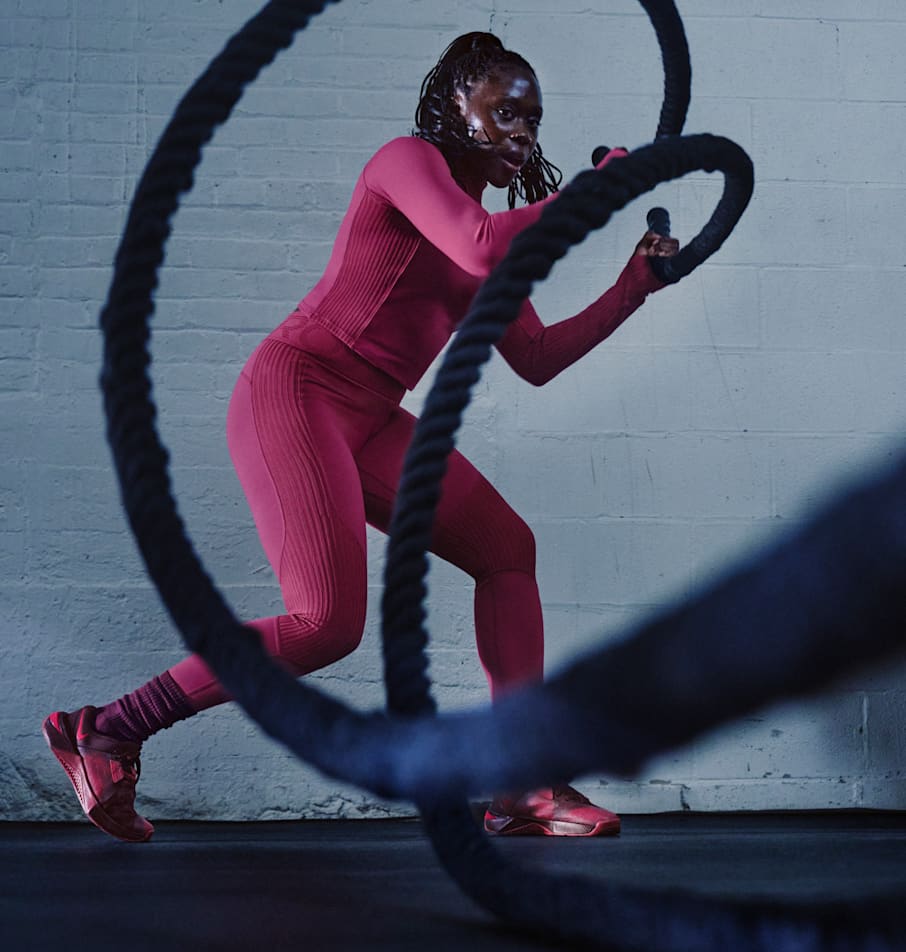 Nike 女鞋、服裝與配件