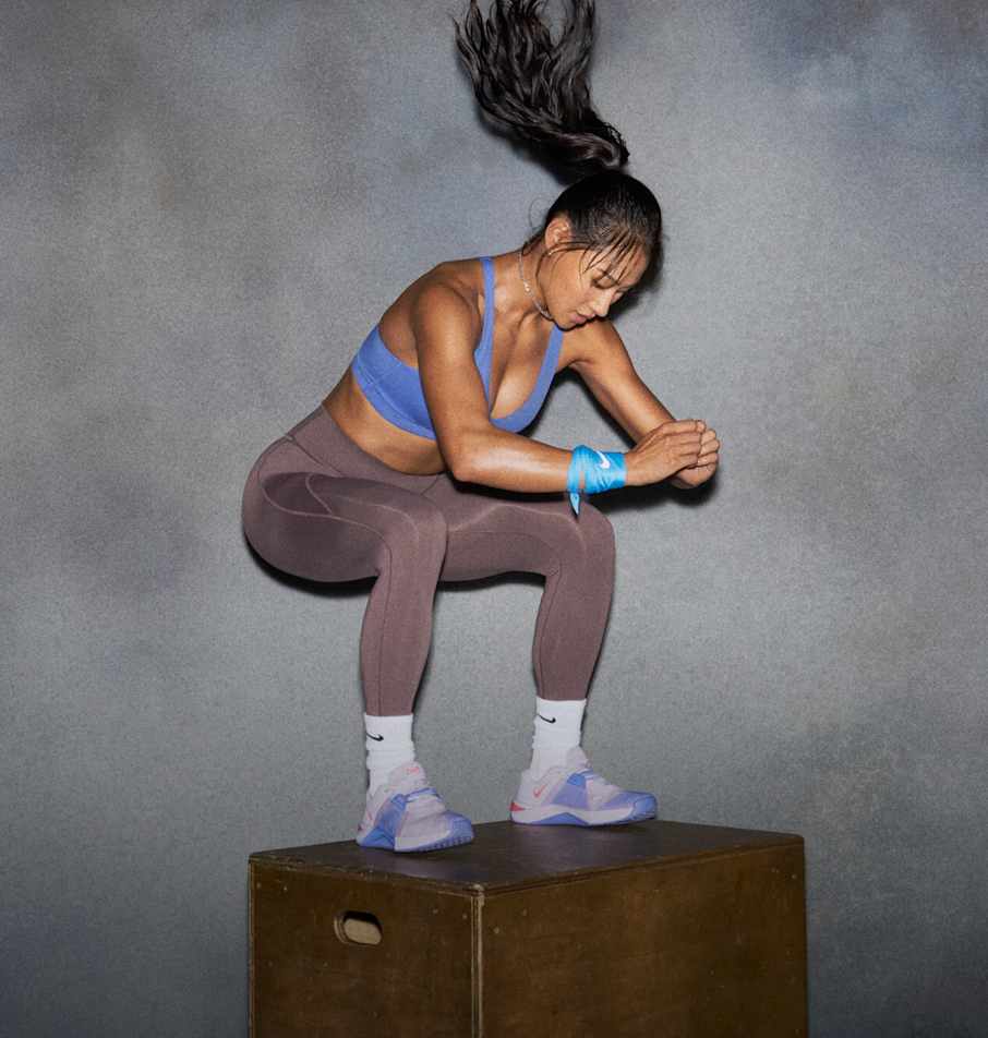 Nike 女鞋、服裝與配件