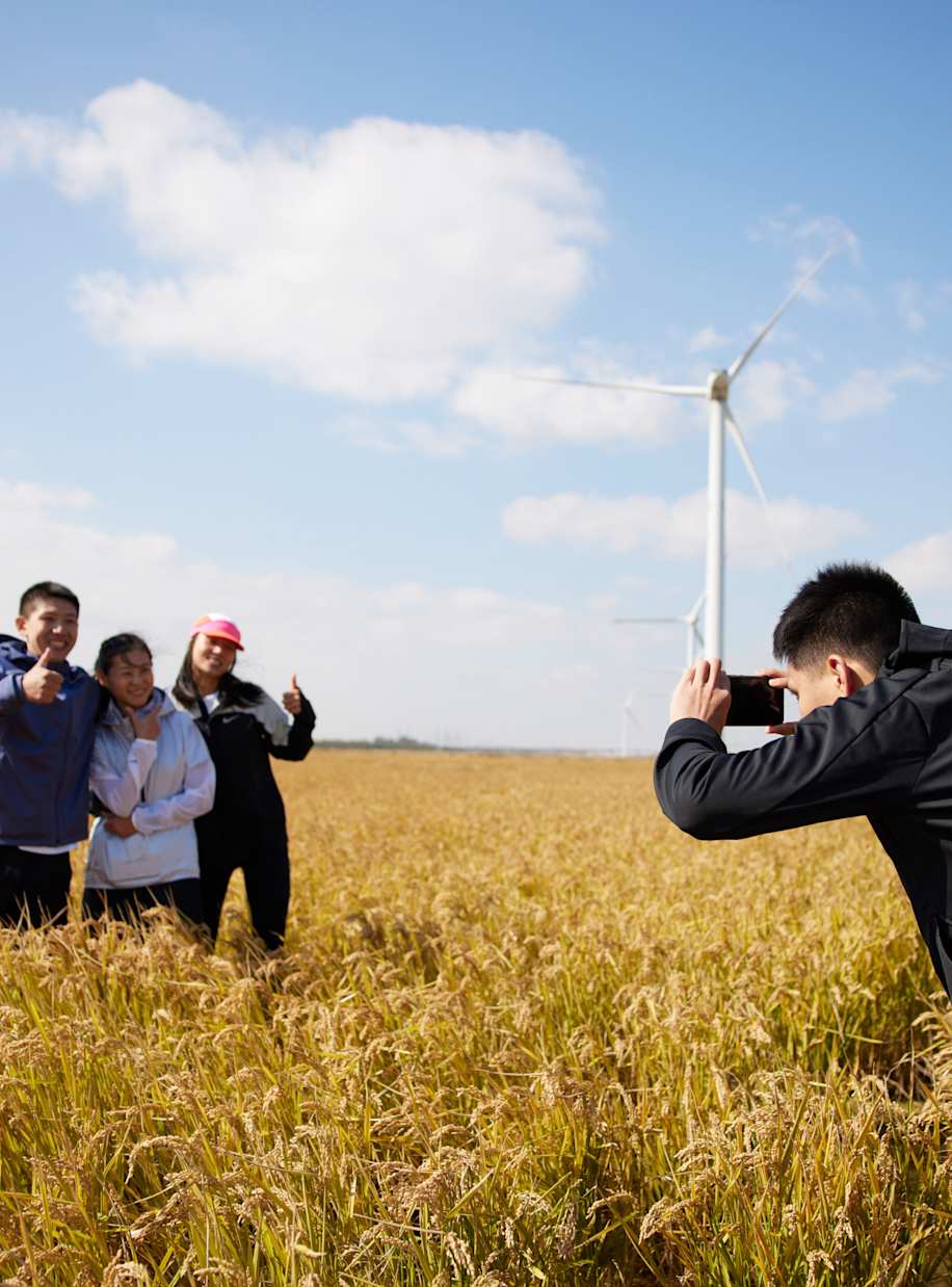 Les guides derrière les adeptes du running ayant une déficience visuelle