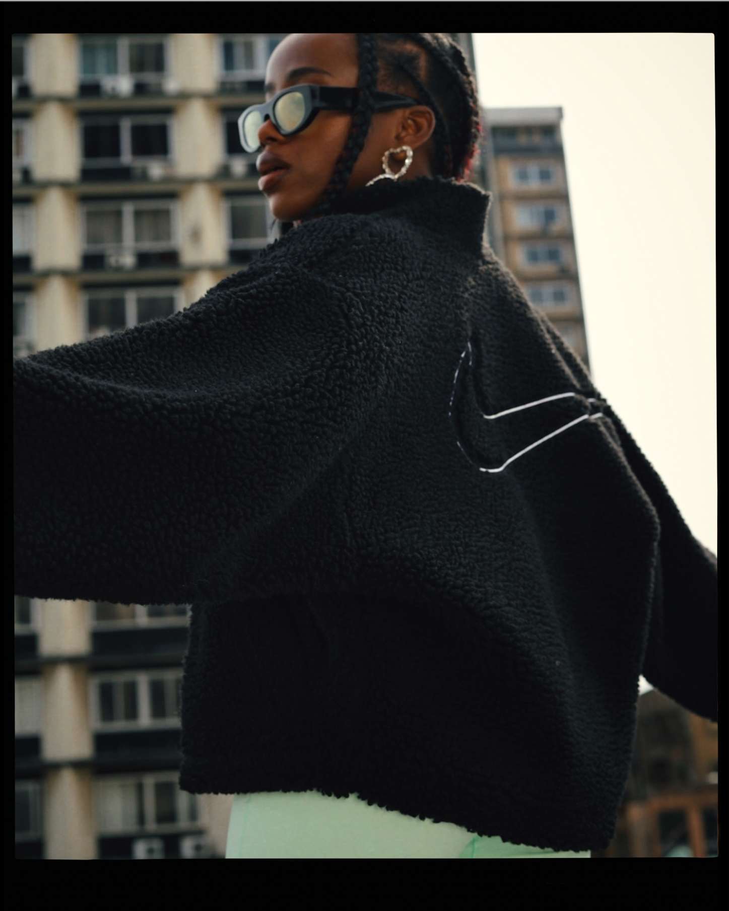 Au-delà de la coupe : Momo Hassan-Odukale redéfinit la mode nigériane