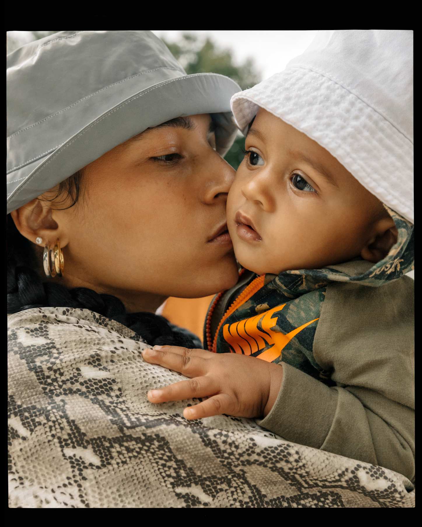 Más allá del estilo: Cynthia y Travis visibilizan las voces de la comunidad negra y la latinoamericana