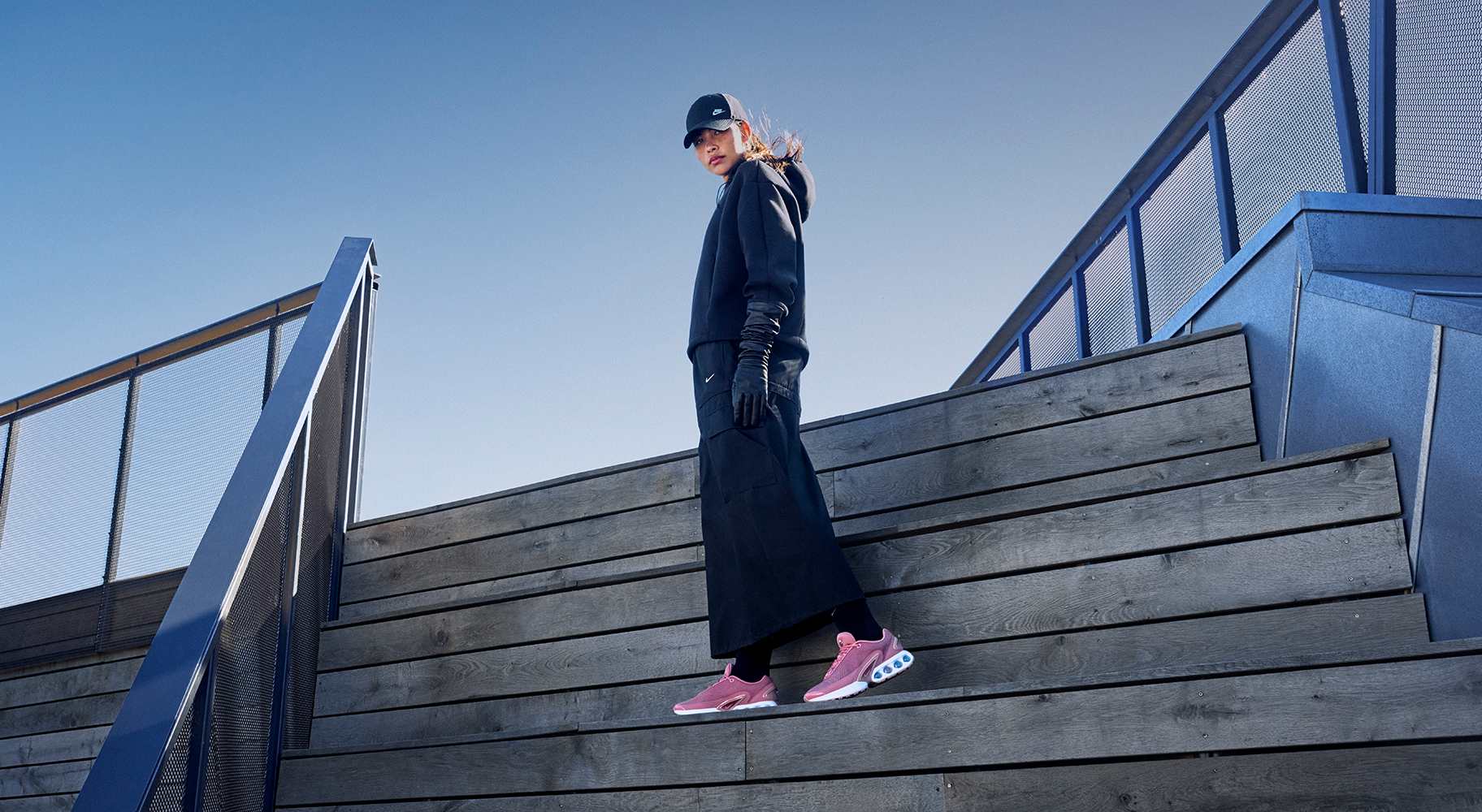 Cómo combinar una sudadera con gorro 