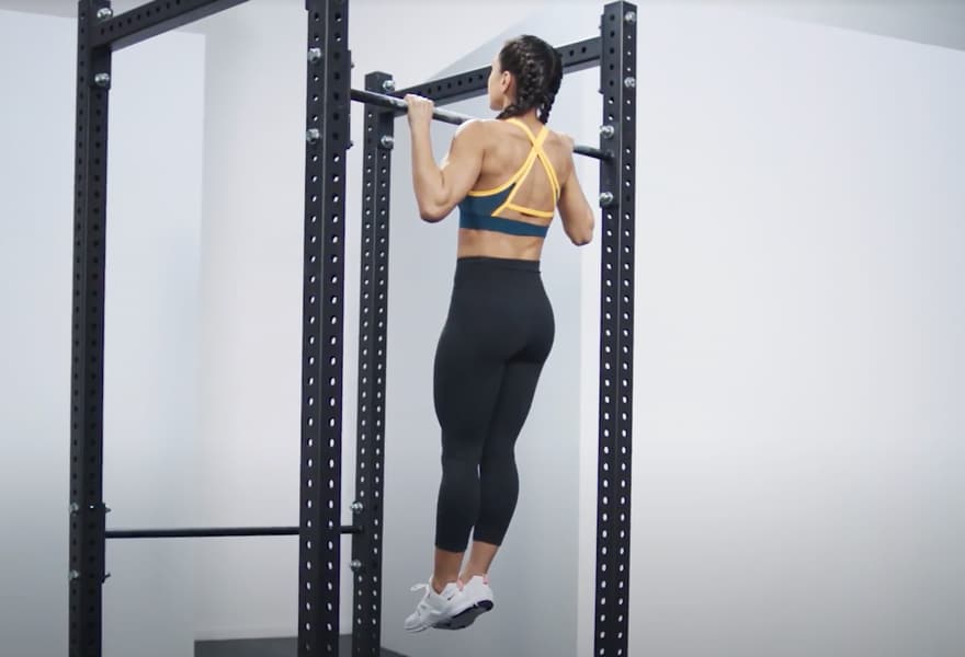 So machst du einen perfekten Klimmzug