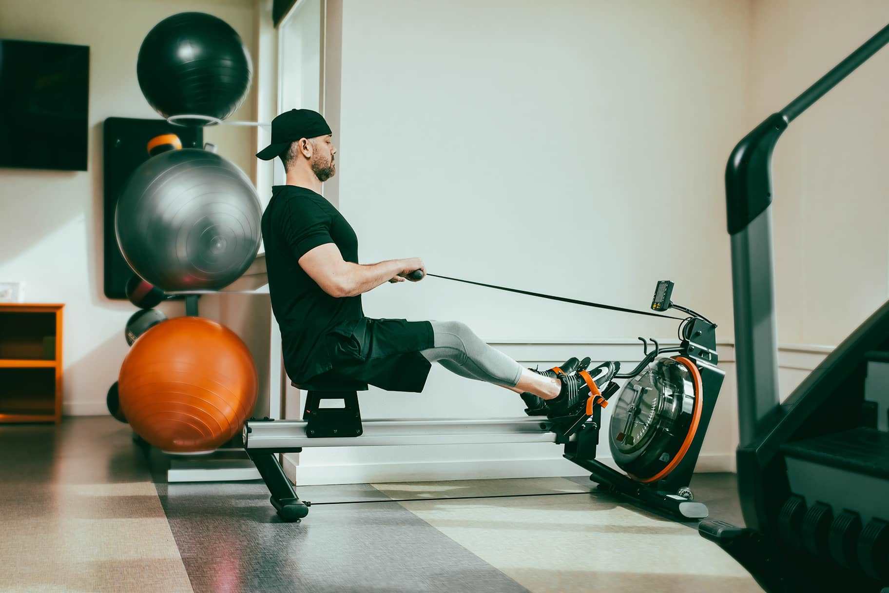 5 Benefits of Using a Rowing Machine, According to Experts