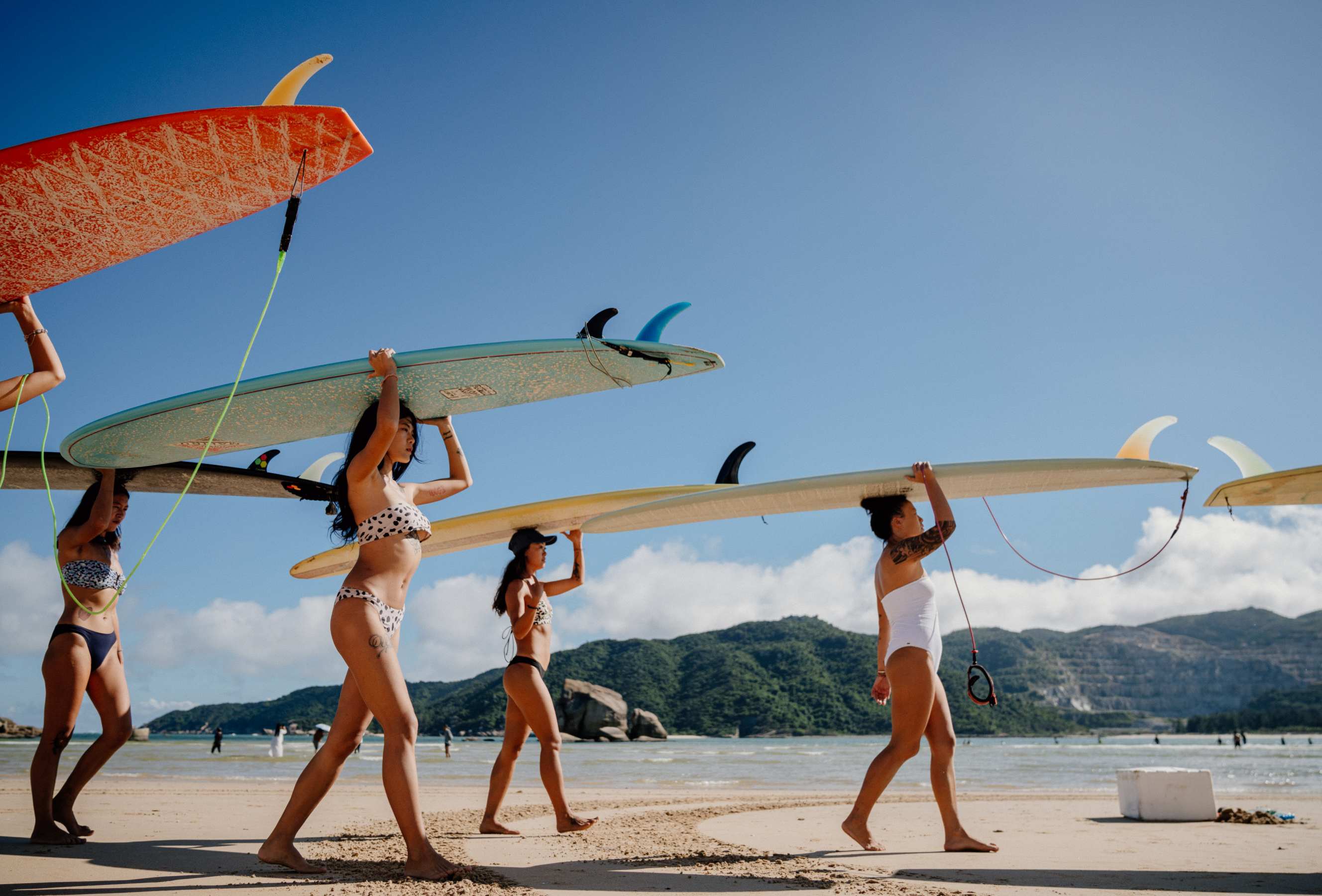 Les surfeuses qui font des vagues à Hainan