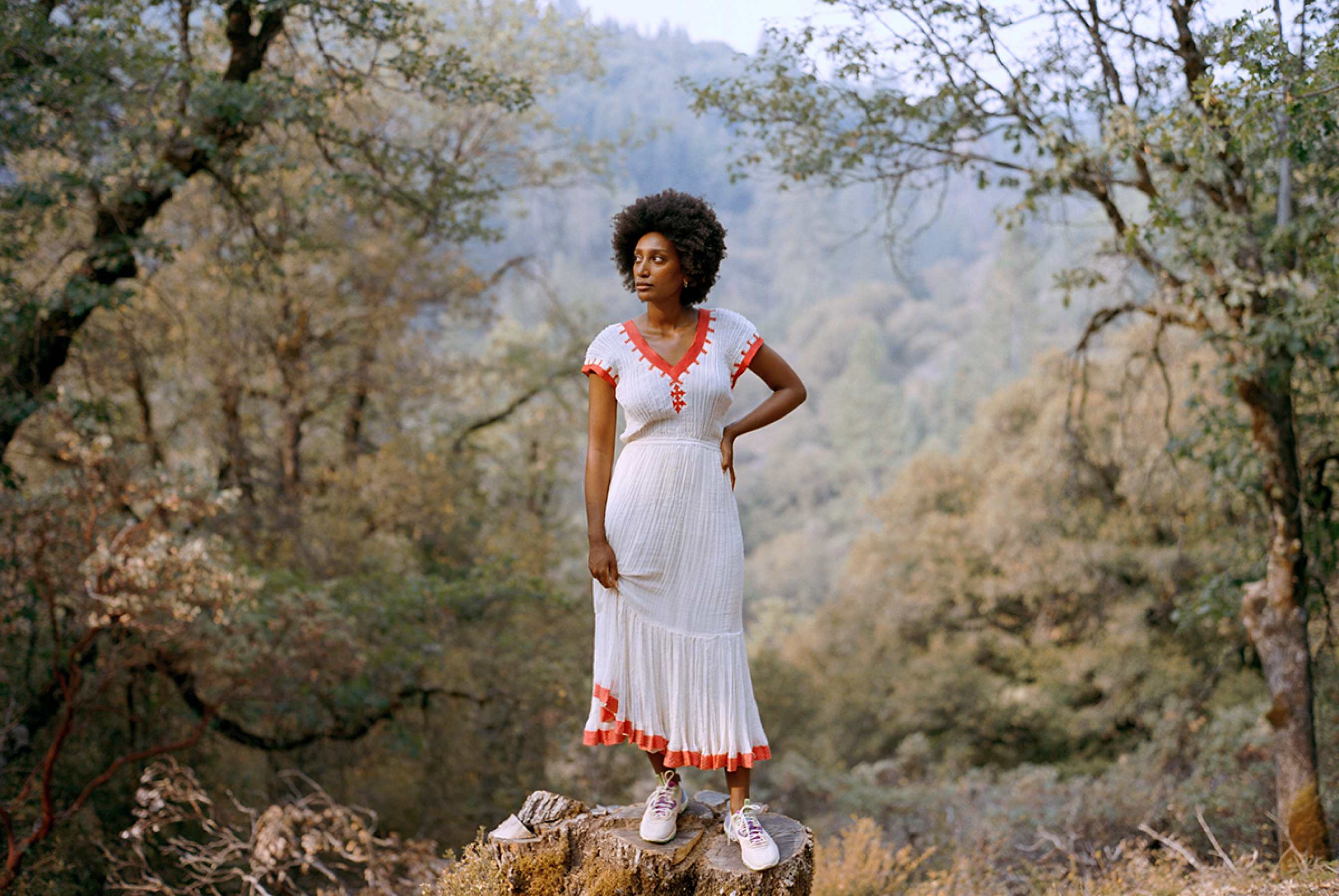 HOMEGROWN ルーツへの誇り：ニューヨークからカリフォルニアへ、メクデラ・マスカルのストーリー。