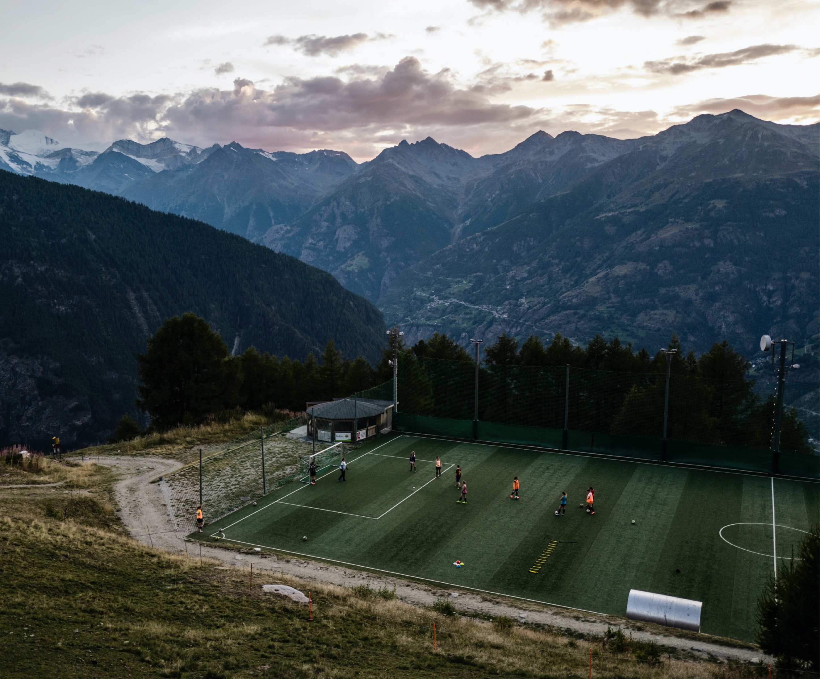 Jouez au football au plus haut niveau dans les Alpes suisses