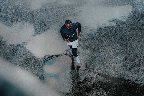 Cómo elegir la mejor chamarra de running para la lluvia Nike