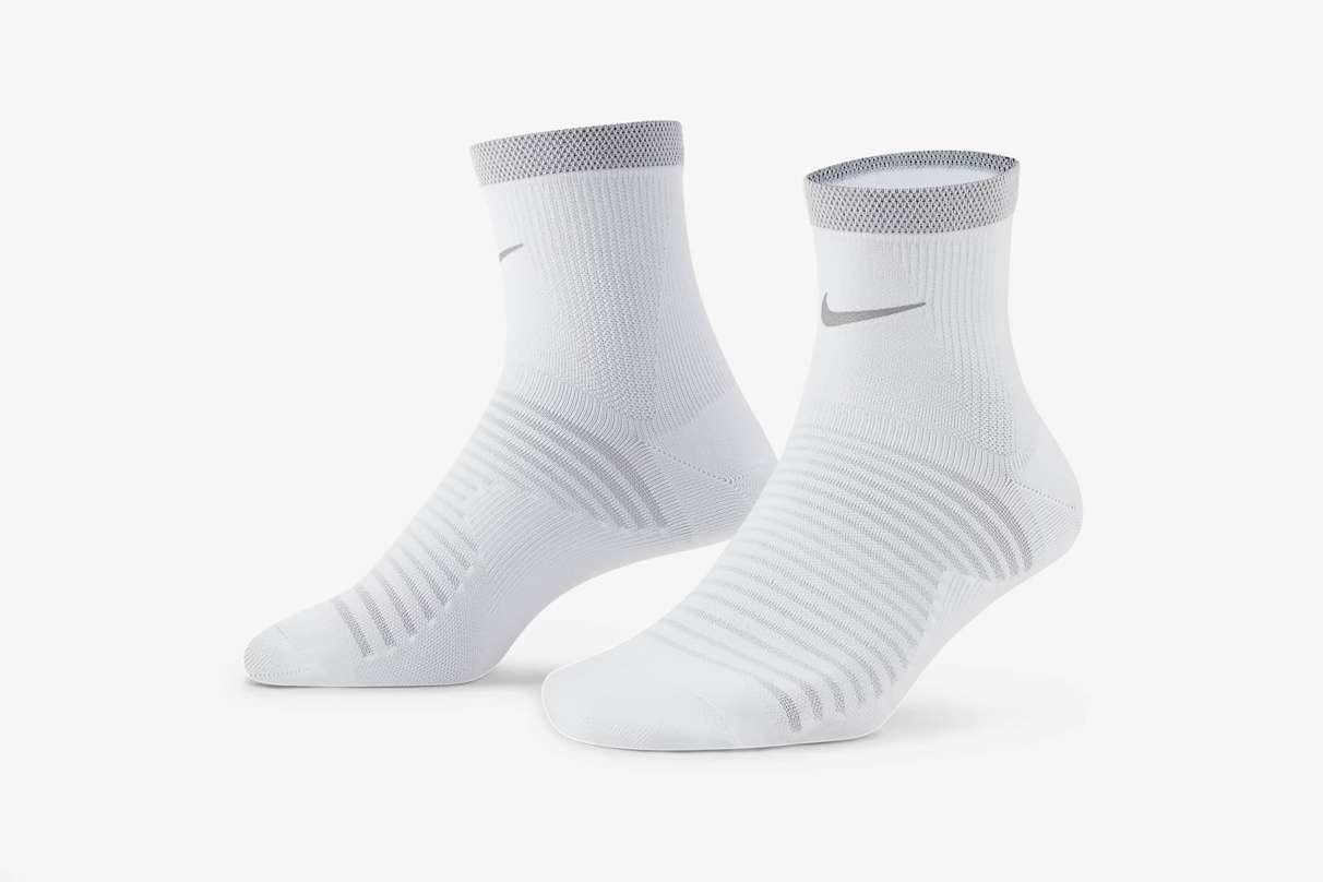 Hou je rugzak licht met deze essentials van Nike