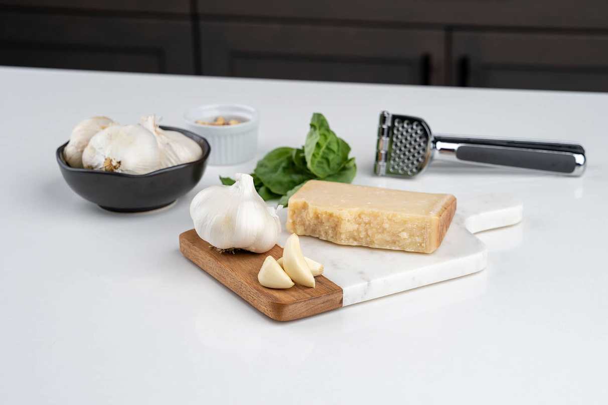 5 Health Benefits of Garlic, According to Registered Dietitians