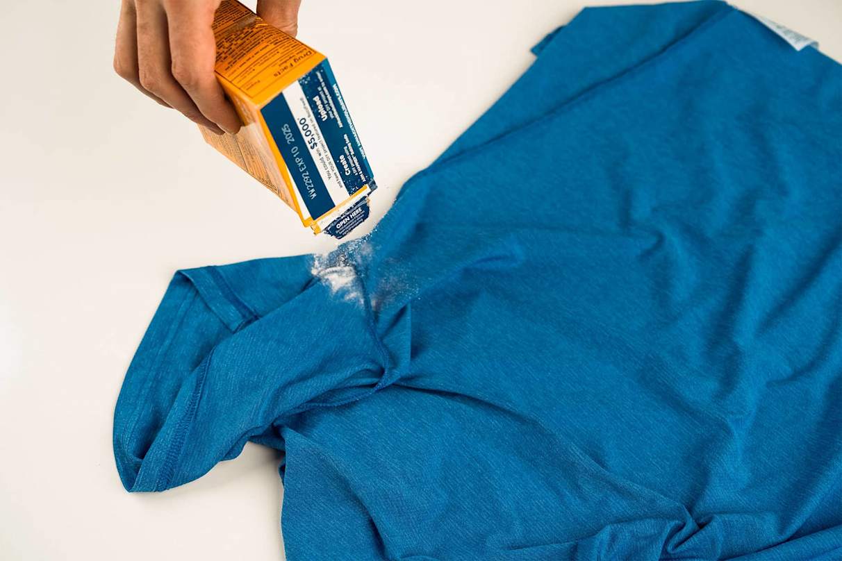 Cómo quitar el molesto olor a axilas de las playeras