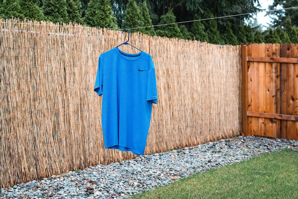 Cómo quitar el molesto olor a axilas de las playeras