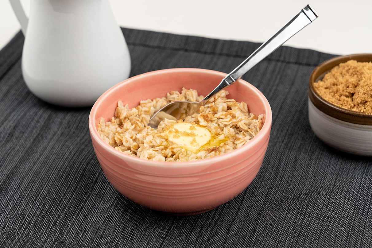 4 Health Benefits of Oatmeal, According to Registered Dietitians