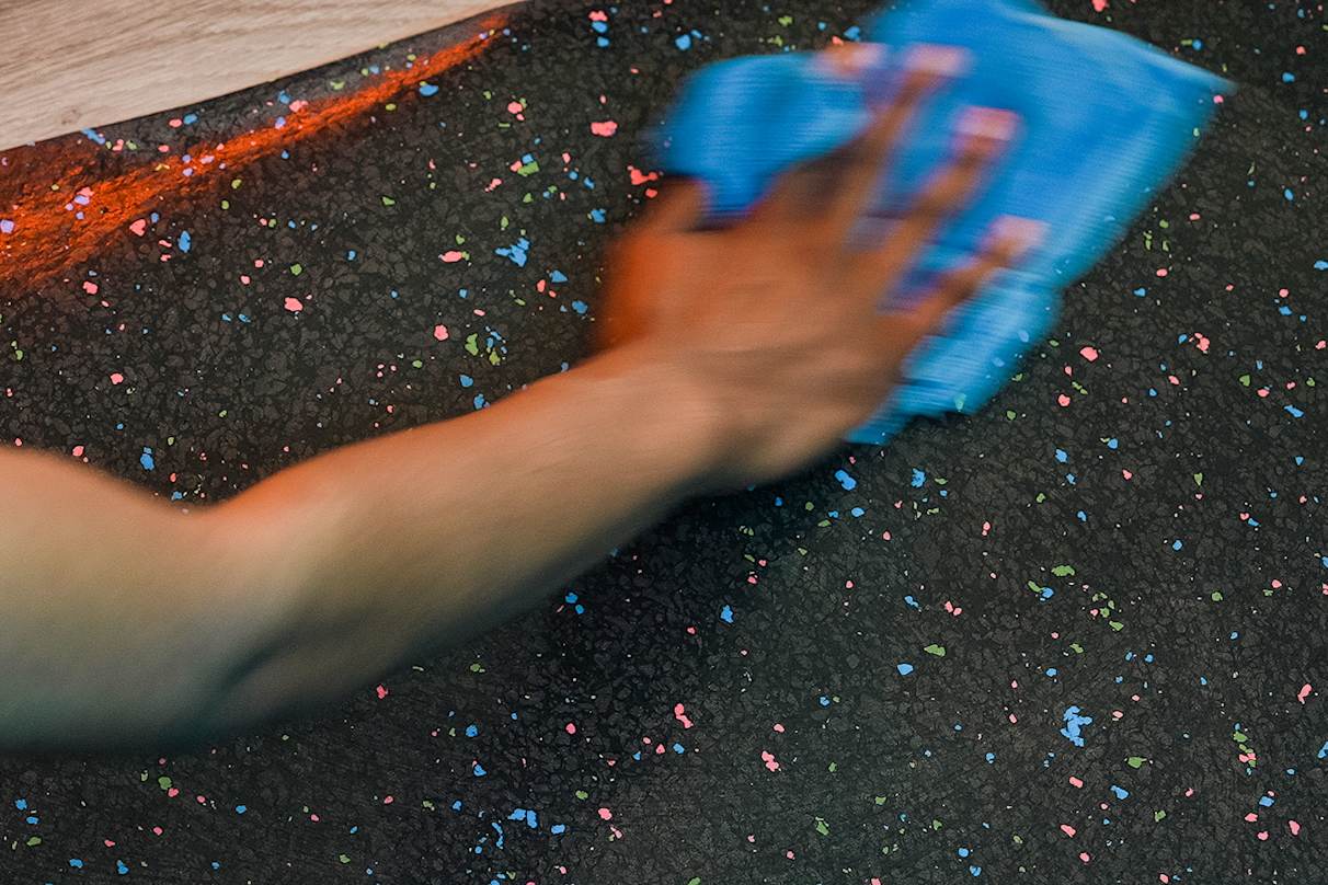 Zo maak je in 7 snelle stappen je yogamat schoon