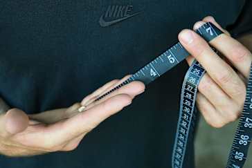 How to measure your hand to find your glove size