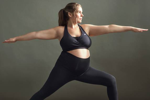 ¿Por qué deberías probar el yoga preparto? Nos lo explican los expertos