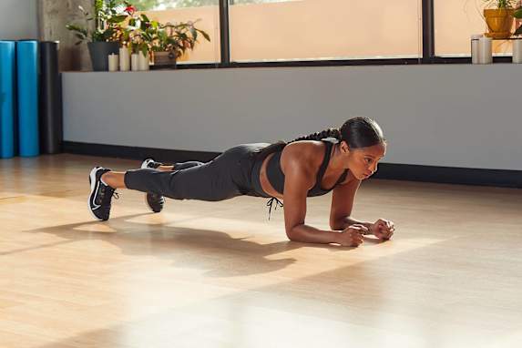 5 Trainer-approved Upper Ab Workouts for a Strong Core | Article "OGC"