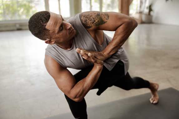 What Should Men Wear for Yoga?