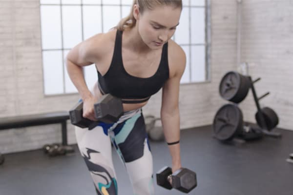 上半身の筋力アップ：ダンベルロウの3つの応用編