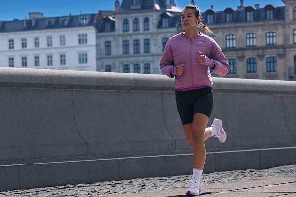 Cómo elegir la mejor chamarra de running Nike para el frío