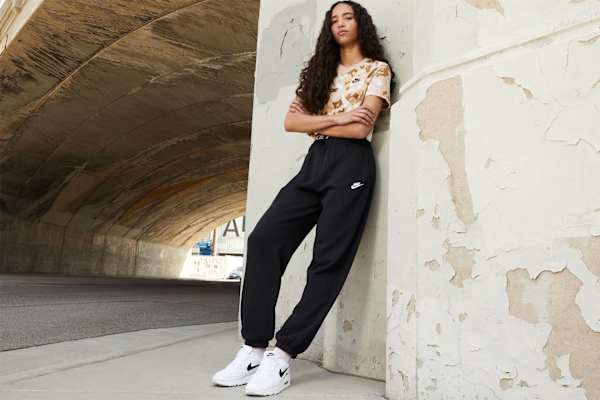 Check Out the Warmest Sweatpants by Nike