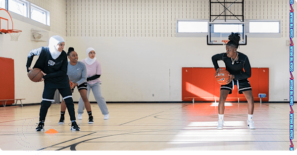 Sportlerinnen mit Hijab coachen