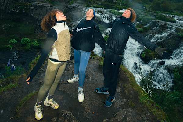 7 atuendos Nike para días de lluvia para comprar ahora