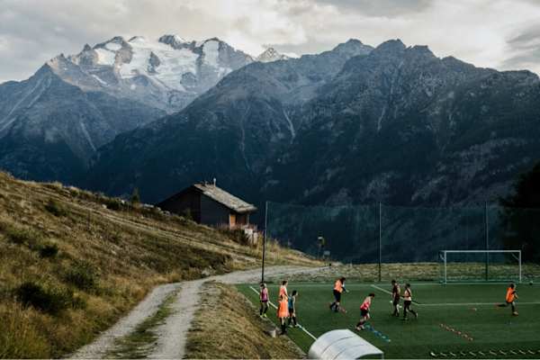 Spiel in den Schweizer Alpen Fußball auf höchstem Niveau  