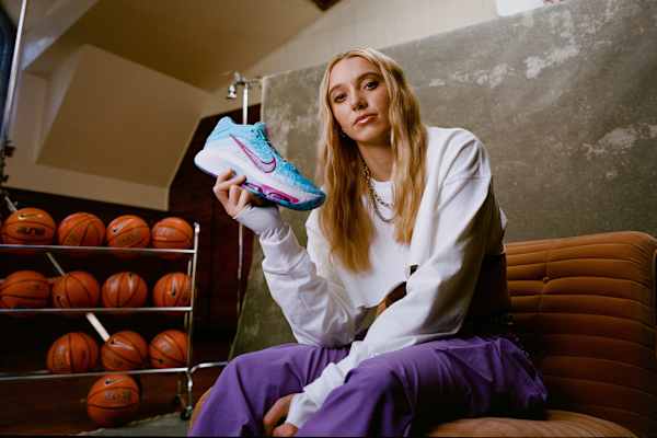 Der Paige Bueckers G.T. Hustle 3 ist als erster Nike Player Edition-Schuh eine Hommage an eine NIL-Athletin.