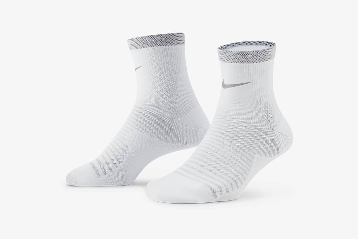 Básicos de Nike para llevar tu mochila ligera