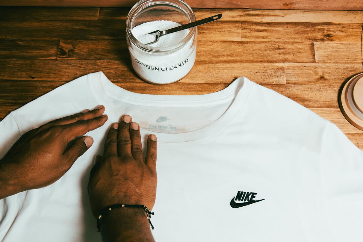 Cómo quitar manchas de sudor de las camisetas