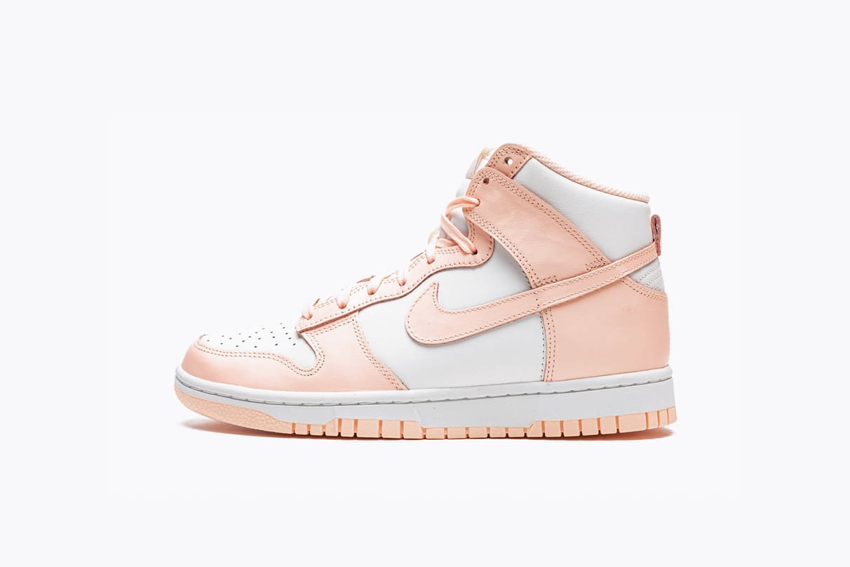 今おすすめのNikeのピンクシューズ