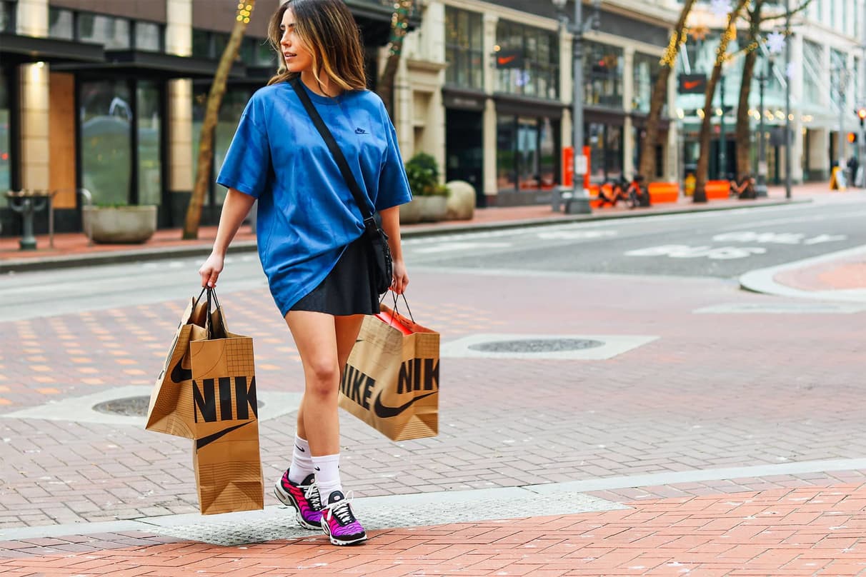 Come abbinare una t-shirt oversize Nike